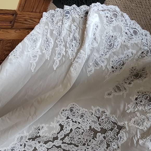 Vintage Victorian beaded satin wedding gown with long train NWT sold as is - Picture 11 of 13